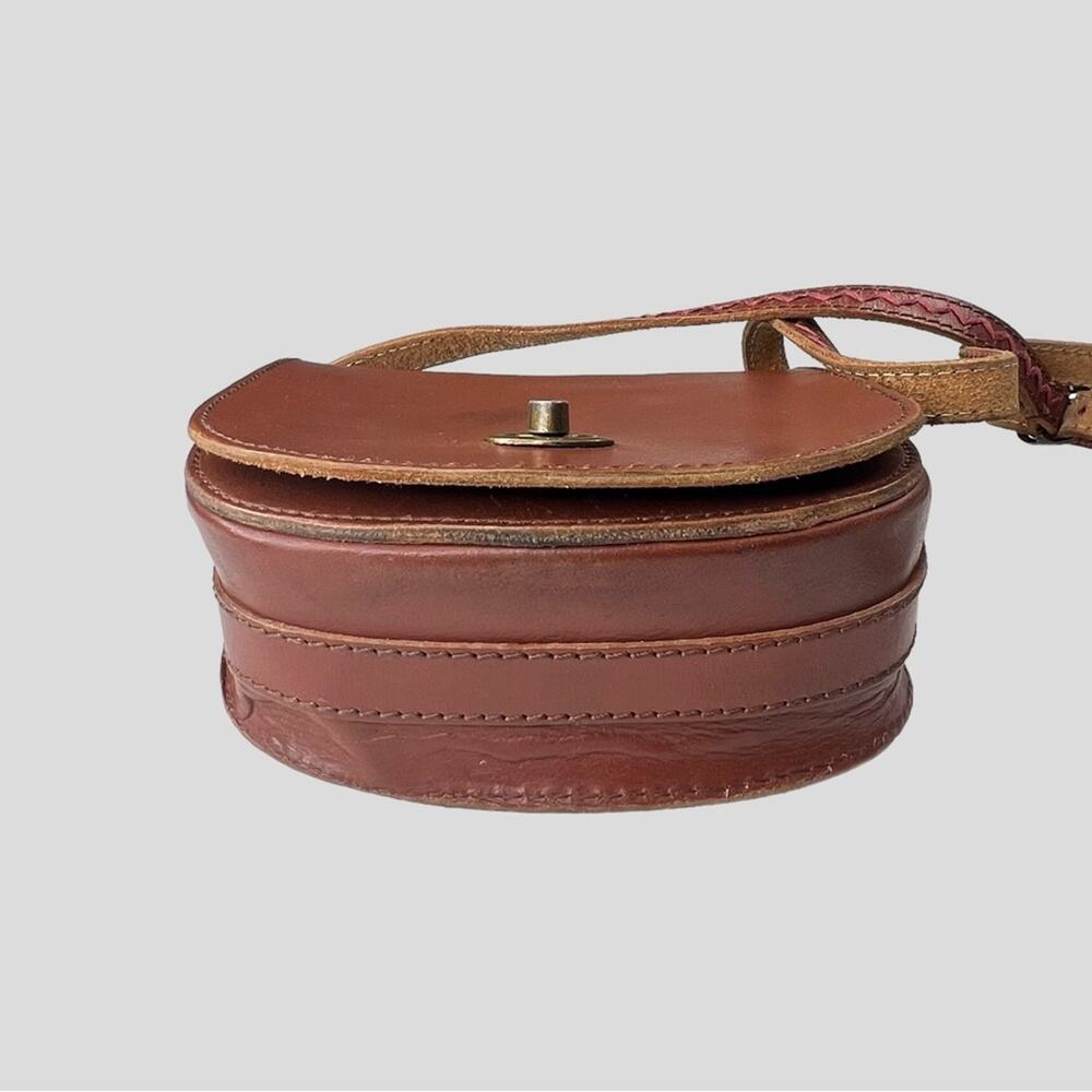 Jasper & Jeera Anthropologie Brown Leather Saddle Bag Crossbody Turn Lock Flap - Picture 5 of 16